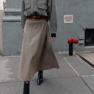 Zara Beige and Black Houndstooth A-Line Midi Skirt